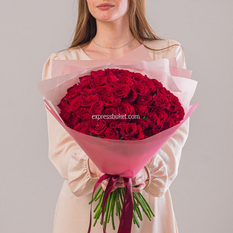 51 красная фирменная роза