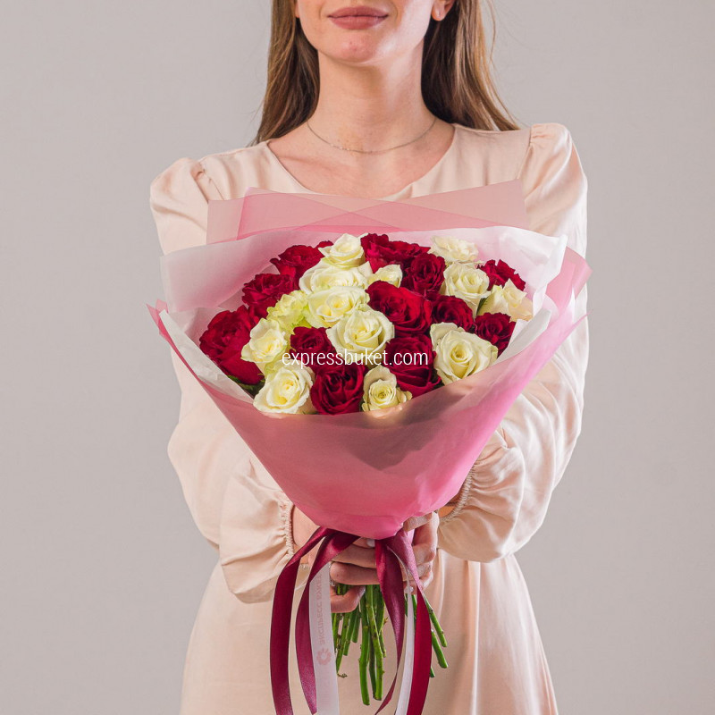 До мурашек 25 роз